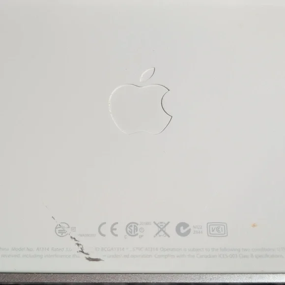 APPLE Wireless Keyboard 🍎 Tablet & Computer Accessory, White & Silver - Picture 5 of 6